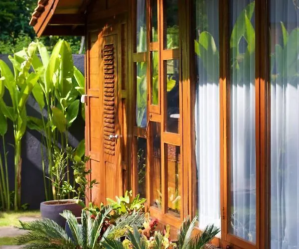 The Hidden Escapes Manggis- Lakeside With Pool, Sauna & Ice Bath 別荘 *