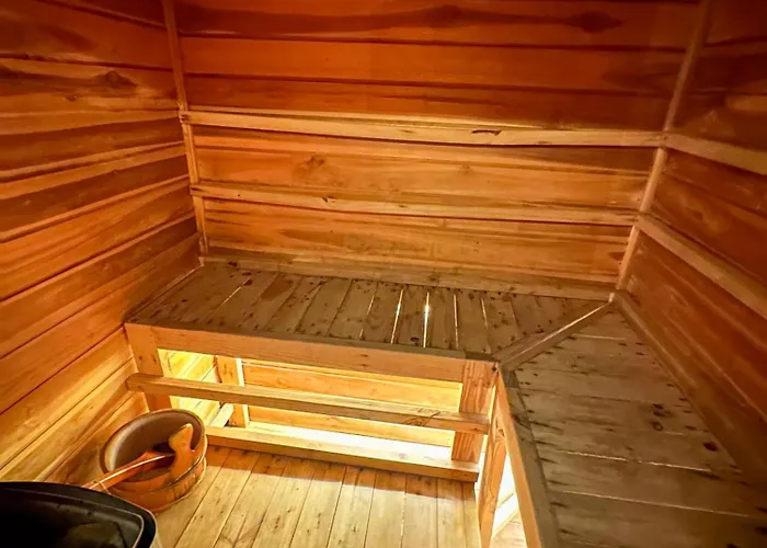 別荘 The Hidden Escapes Manggis- Lakeside With Pool, Sauna & Ice Bath パダンバイ