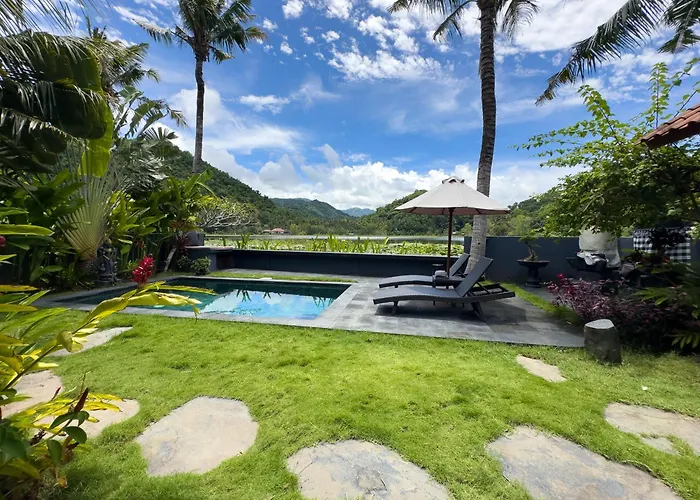 The Hidden Escapes Manggis- Lakeside With Pool, Sauna & Ice Bath 別荘 パダンバイ