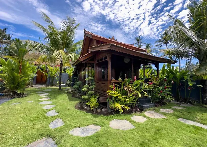 The Hidden Escapes Manggis- Lakeside With Pool, Sauna & Ice Bath 別荘 パダンバイ