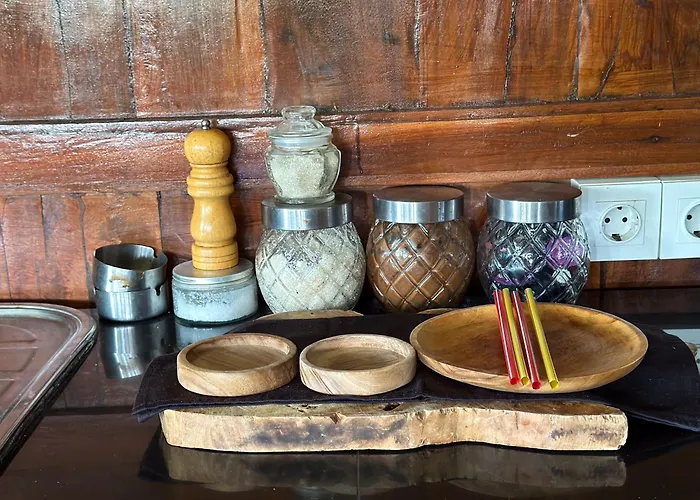 The Hidden Escapes Manggis- Lakeside With Pool, Sauna & Ice Bath 別荘