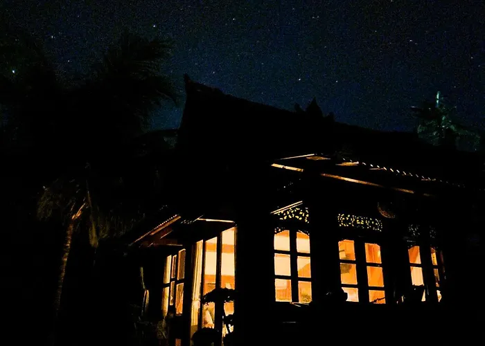 The Hidden Escapes Manggis- Lakeside With Pool, Sauna & Ice Bath 別荘 パダンバイ